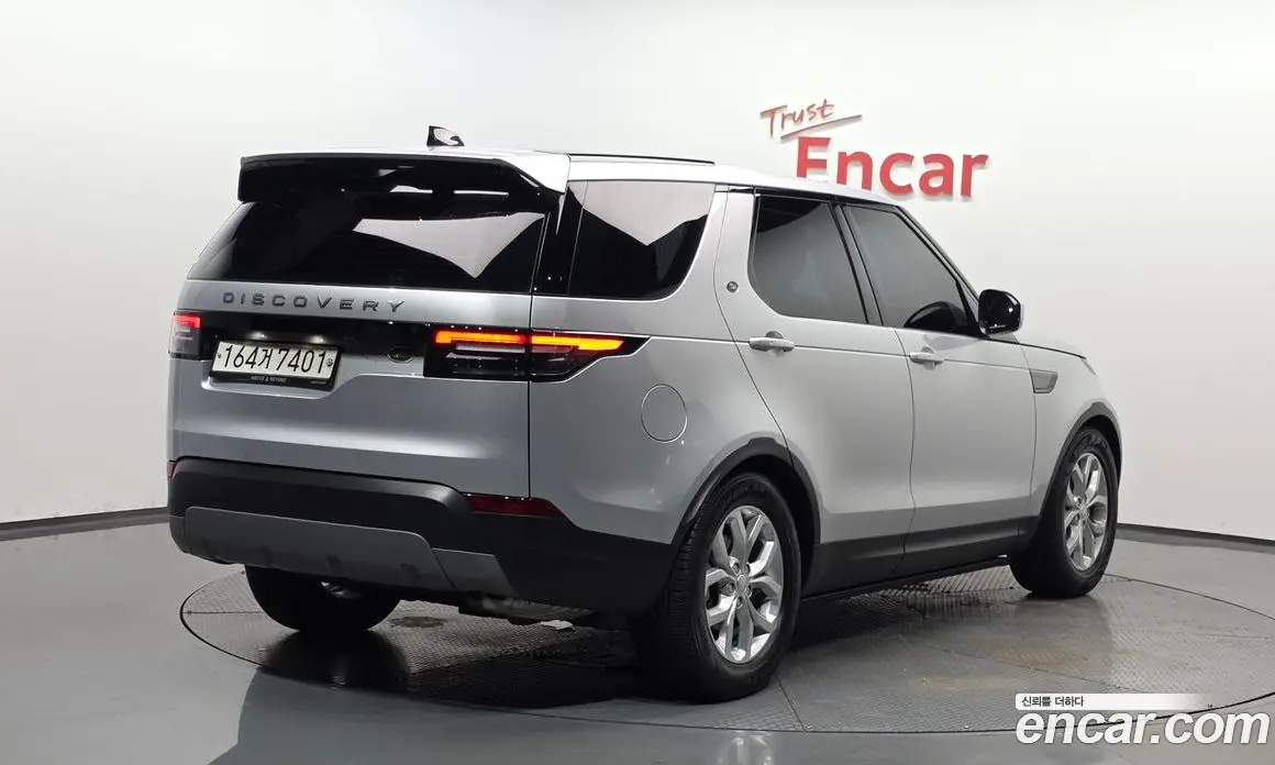 Land Rover Discovery 2018 2.0 автомат (гидро), фото 1