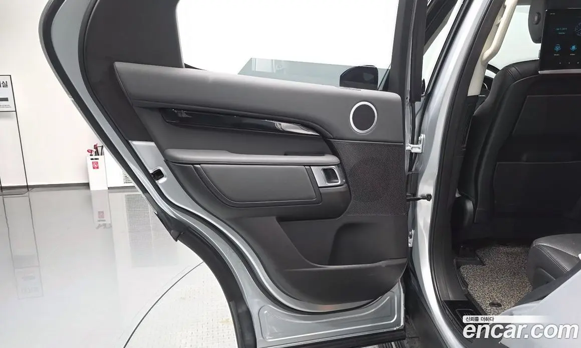 Land Rover Discovery 2018 2.0 автомат (гидро), фото 14