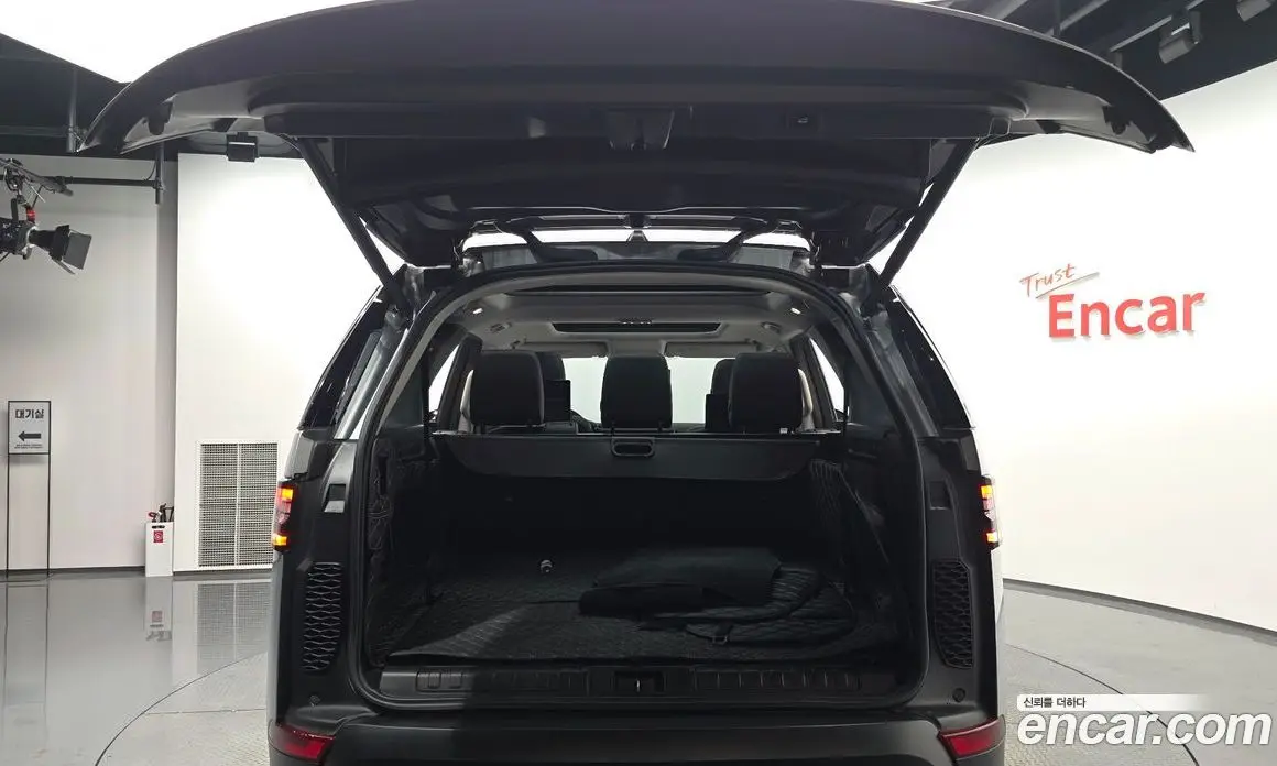 Land Rover Discovery 2018 2.0 автомат (гидро), фото 25