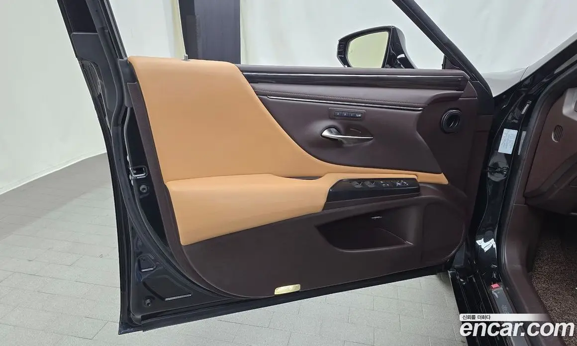 Lexus ES 2020 2.5 автомат (гидро), фото 14 Lexus ES 2020 2.5 автомат (гидро), фото 14