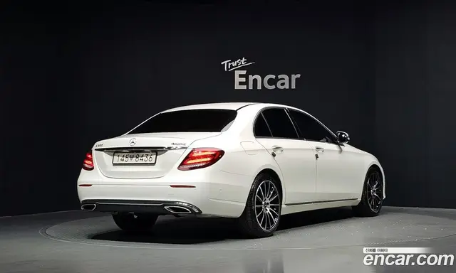 Mercedes-Benz E-Class 2019 2.0 автомат (гидро), миниатюра 2