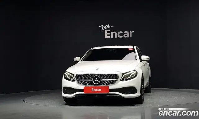 Mercedes-Benz E-Class 2019 2.0 автомат (гидро), миниатюра 3