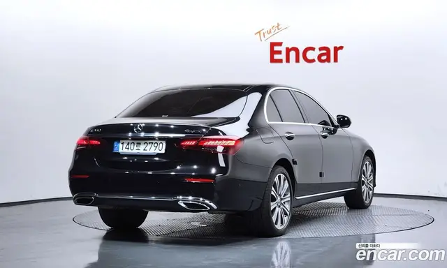 Mercedes-Benz E-Class 2023 2.0 автомат (гидро), миниатюра 2