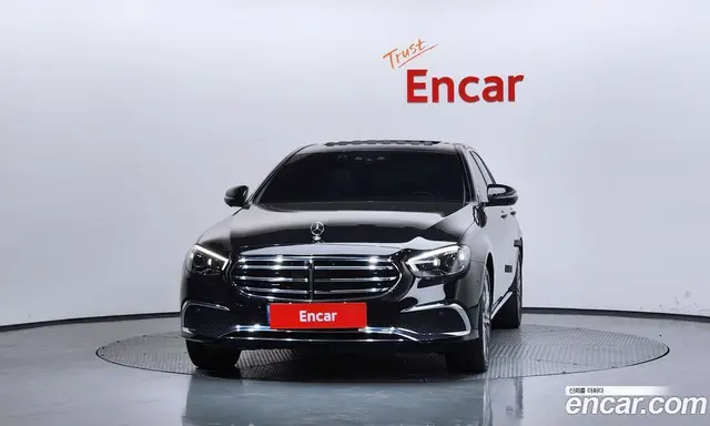Mercedes-Benz E-Class 2023 2.0 автомат (гидро), миниатюра 3