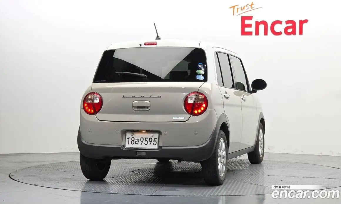 Suzuki Alto Lapin 2017 0.7 автомат (гидро), фото 4 Suzuki Alto Lapin 2017 0.7 автомат (гидро), фото 4