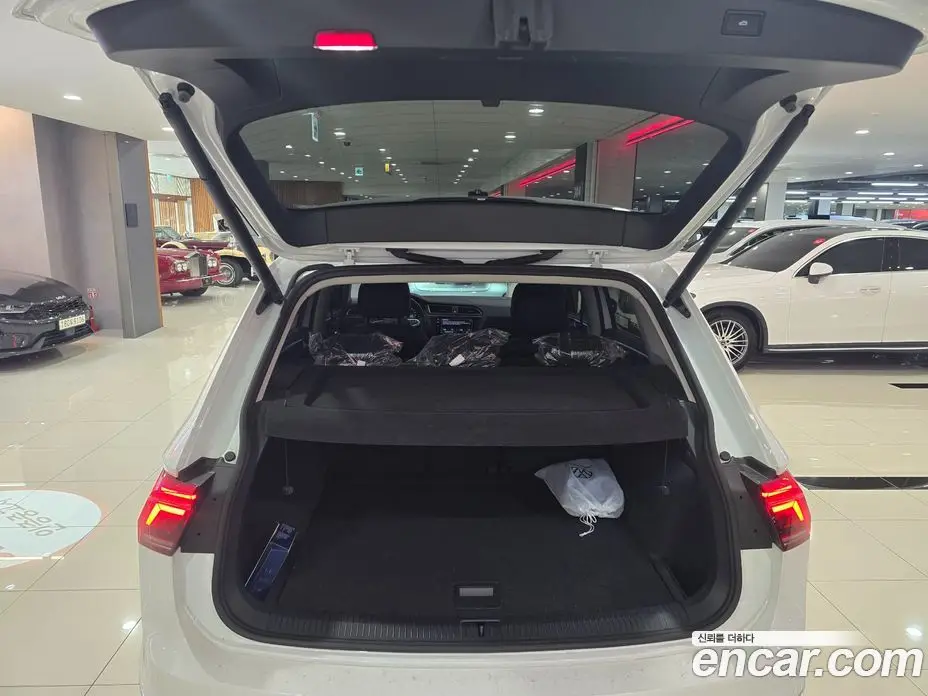 Volkswagen Tiguan 2023 2.0 автомат (гидро), фото 8 Volkswagen Tiguan 2023 2.0 автомат (гидро), фото 8
