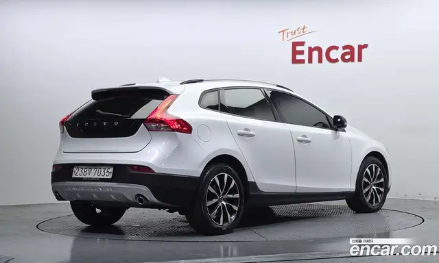 Volvo V40 2019 2.0 автомат (гидро), миниатюра 2 Volvo V40 2019 2.0 автомат (гидро), миниатюра 2