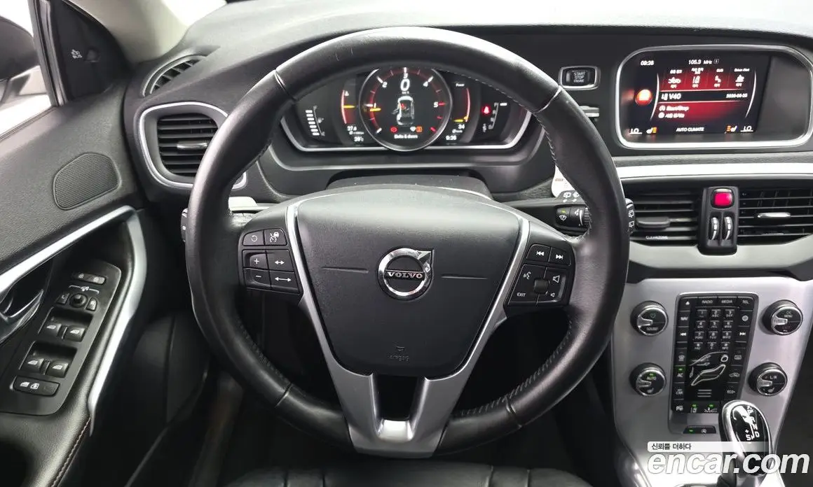 Volvo V40 2019 2.0 автомат (гидро), фото 13 Volvo V40 2019 2.0 автомат (гидро), фото 13