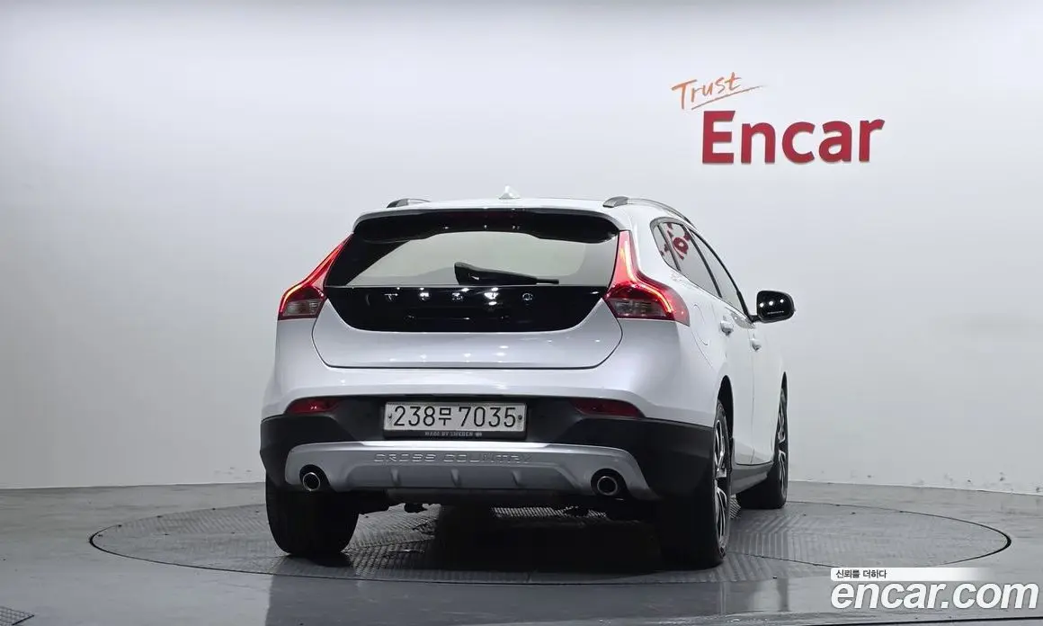 Volvo V40 2019 2.0 автомат (гидро), фото 4 Volvo V40 2019 2.0 автомат (гидро), фото 4