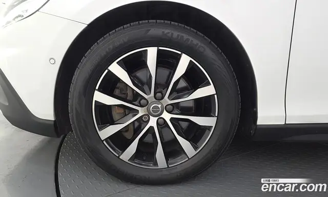 Volvo V40 2019 2.0 автомат (гидро), миниатюра 5 Volvo V40 2019 2.0 автомат (гидро), миниатюра 5