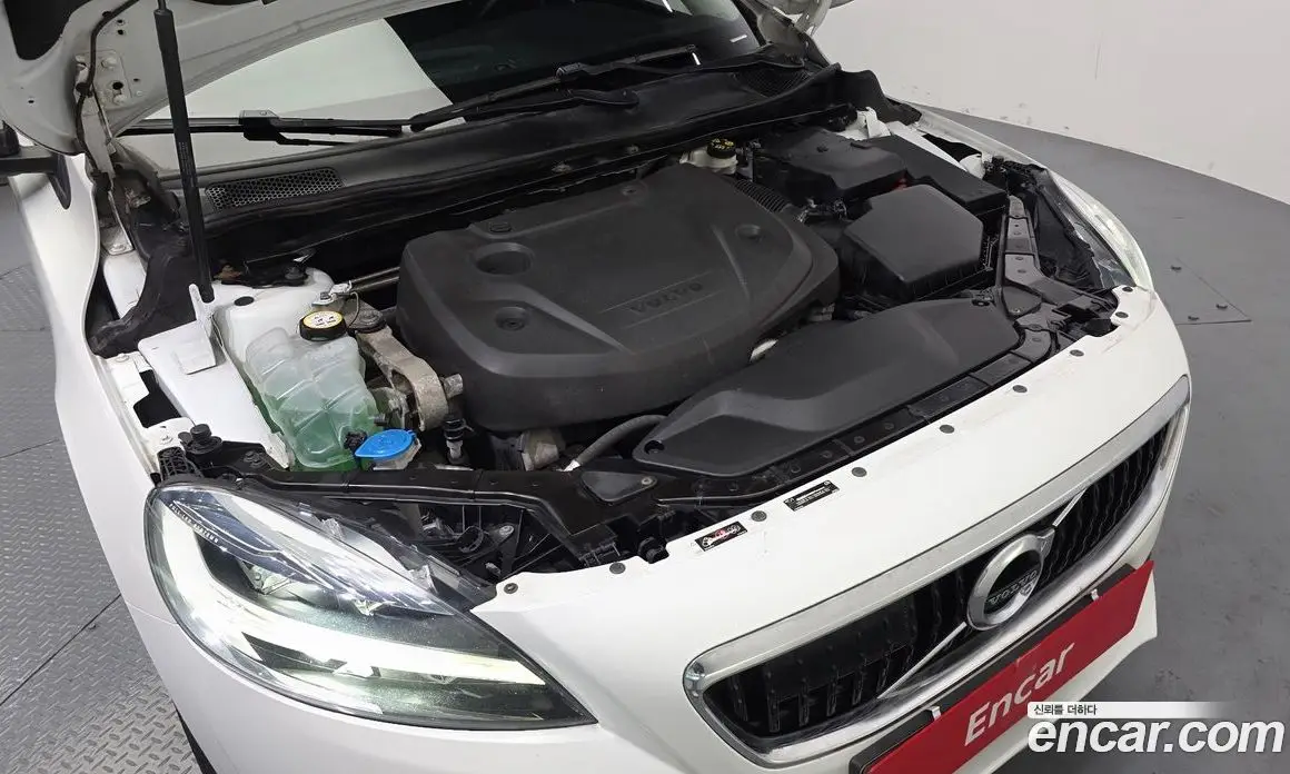 Volvo V40 2019 2.0 автомат (гидро), фото 6 Volvo V40 2019 2.0 автомат (гидро), фото 6