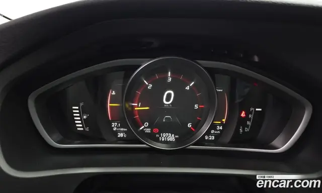 Volvo V40 2019 2.0 автомат (гидро), миниатюра 8 Volvo V40 2019 2.0 автомат (гидро), миниатюра 8