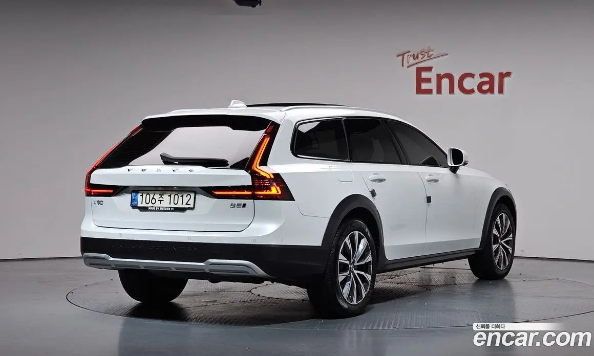Volvo V90 2021 2.0 автомат (гидро), фото 1 Volvo V90 2021 2.0 автомат (гидро), фото 1