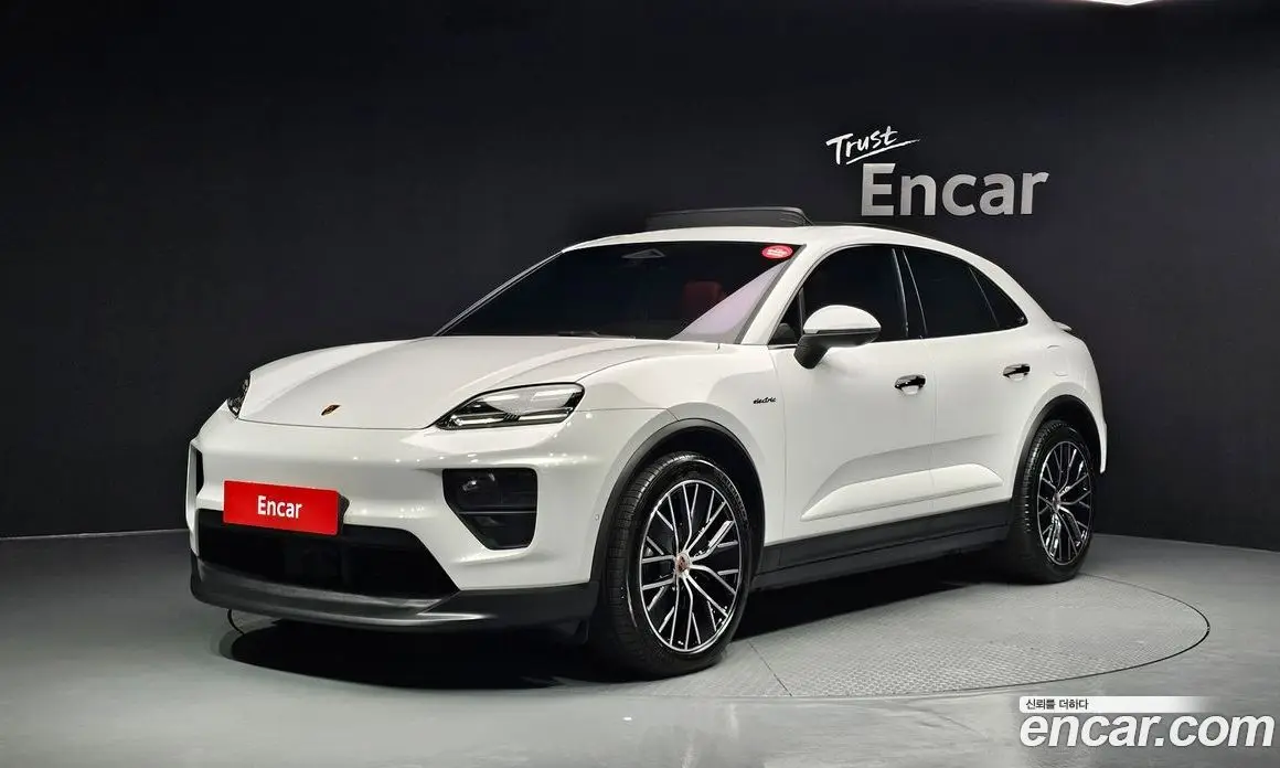 Porsche Macan 2025 0.2 автомат (гидро), фото 1 Porsche Macan 2025 0.2 автомат (гидро), фото 1