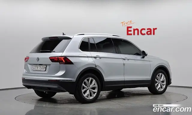 Volkswagen Tiguan 2019 2.0 автомат (гидро), миниатюра 1