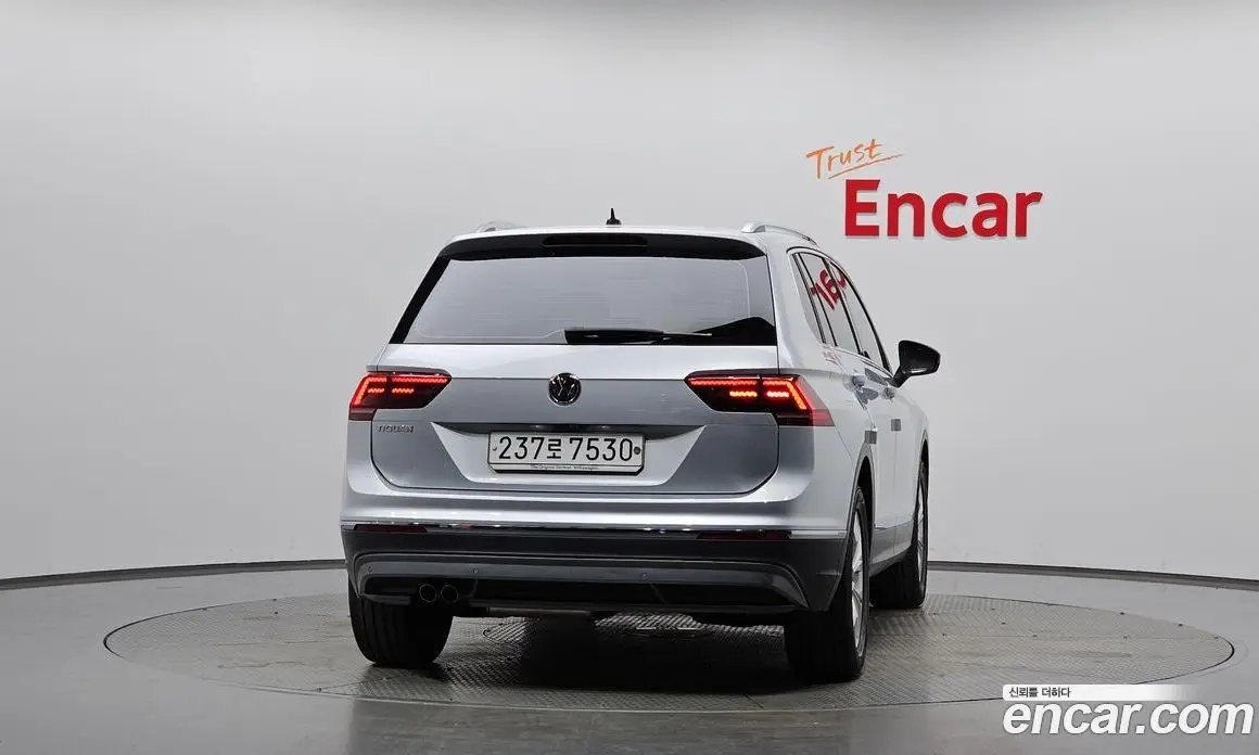 Volkswagen Tiguan 2019 2.0 автомат (гидро), фото 3