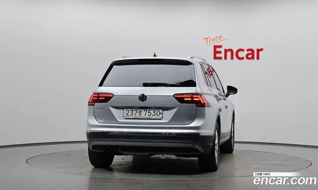 Volkswagen Tiguan 2019 2.0 автомат (гидро), миниатюра 3