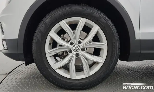 Volkswagen Tiguan 2019 2.0 автомат (гидро), миниатюра 4