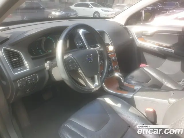Volvo XC60 2013 2.0 автомат (гидро), миниатюра 1 Volvo XC60 2013 2.0 автомат (гидро), миниатюра 1