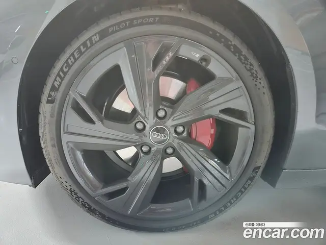 Audi A6 e-tron 2025 1.0 автомат (гидро), миниатюра 5 Audi A6 e-tron 2025 1.0 автомат (гидро), миниатюра 5
