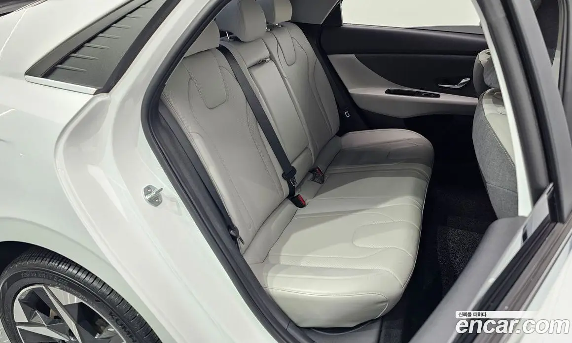 Hyundai Avante 2021 1.6 автомат (гидро), фото 17
