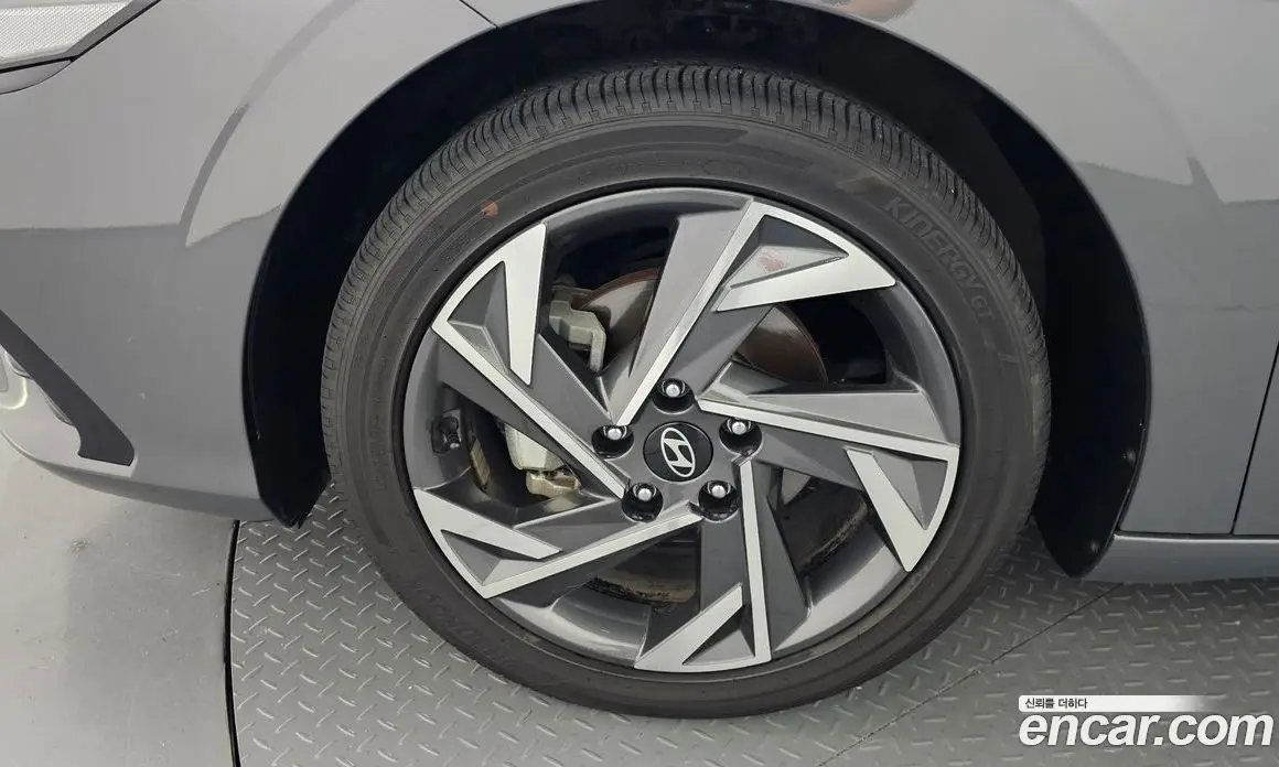 Hyundai Avante 2024 1.6 автомат (гидро), фото 5