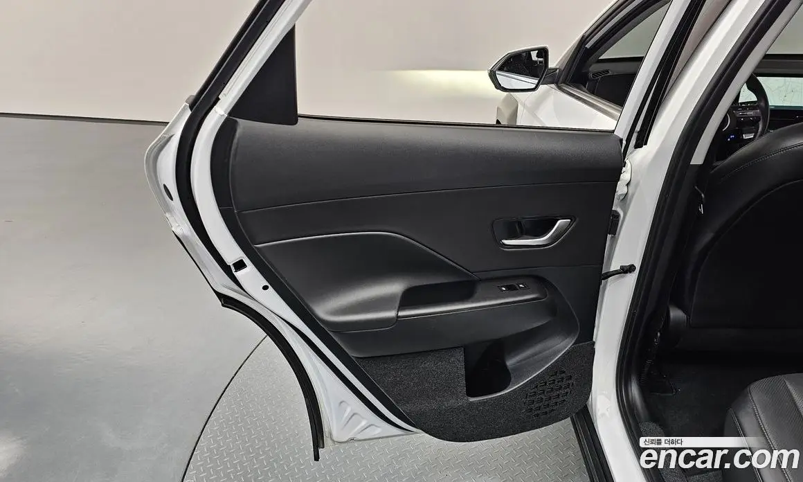 Hyundai Kona 2023 1.6 автомат (гидро), фото 15