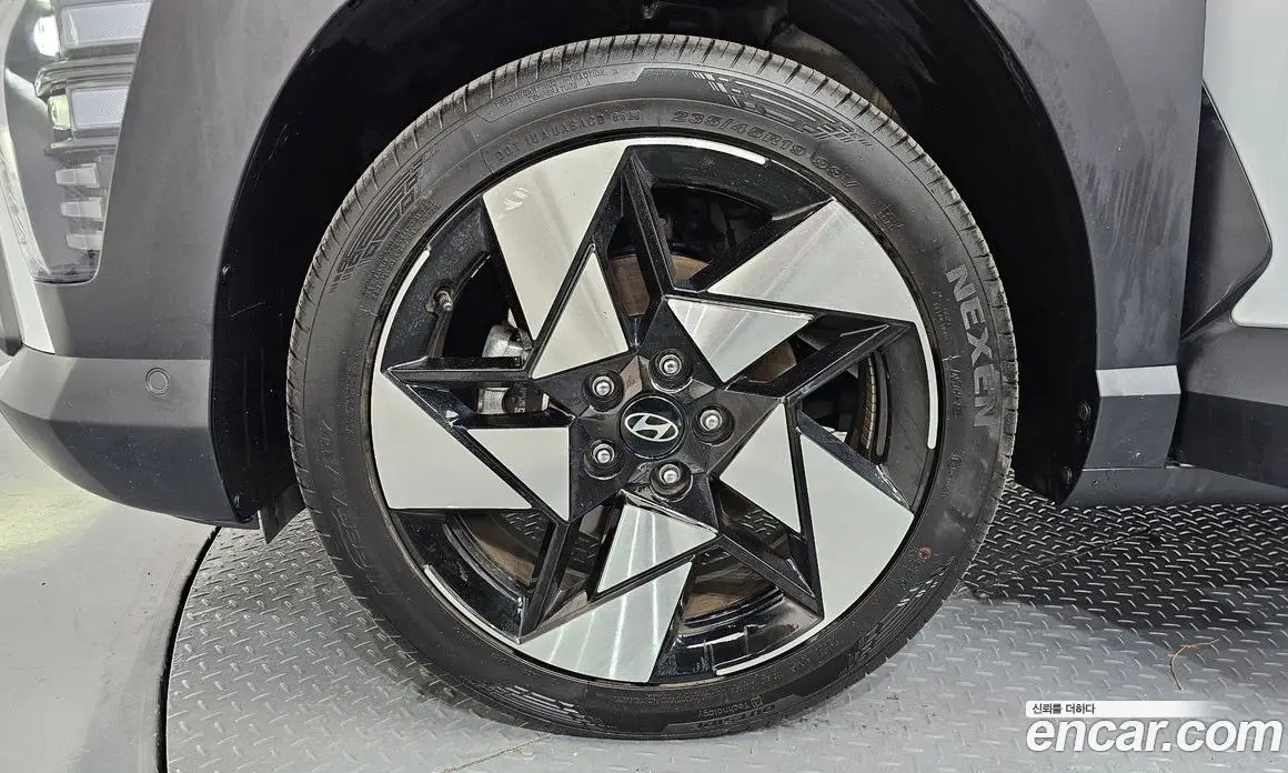 Hyundai Kona 2023 1.6 автомат (гидро), фото 5