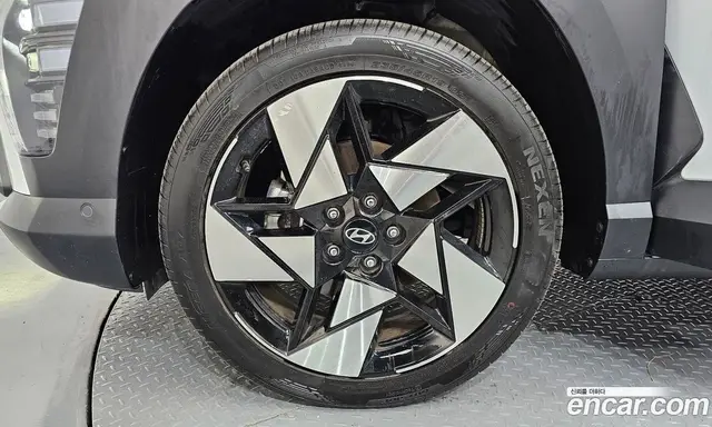 Hyundai Kona 2023 1.6 автомат (гидро), миниатюра 5