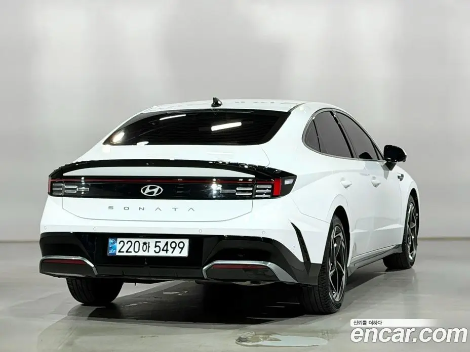 Hyundai Sonata 2024 1.6 автомат (гидро), фото 8