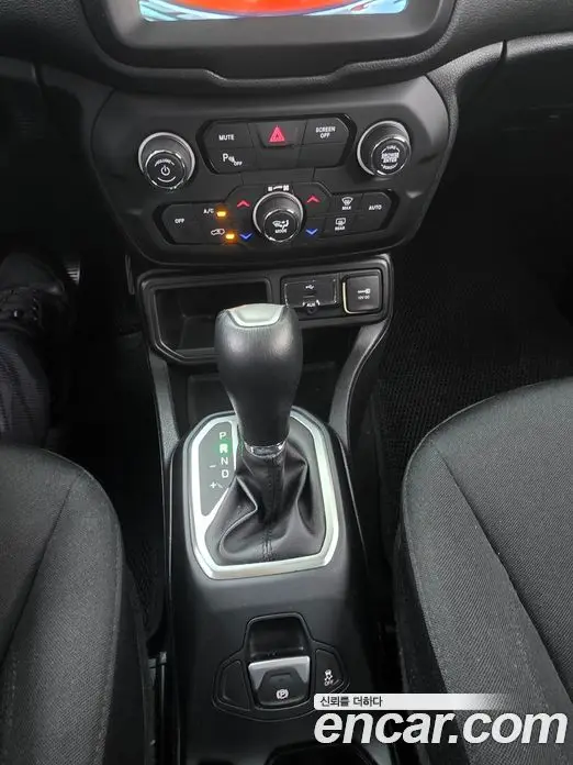 Jeep Renegade 2018 2.4 автомат (гидро), миниатюра 9