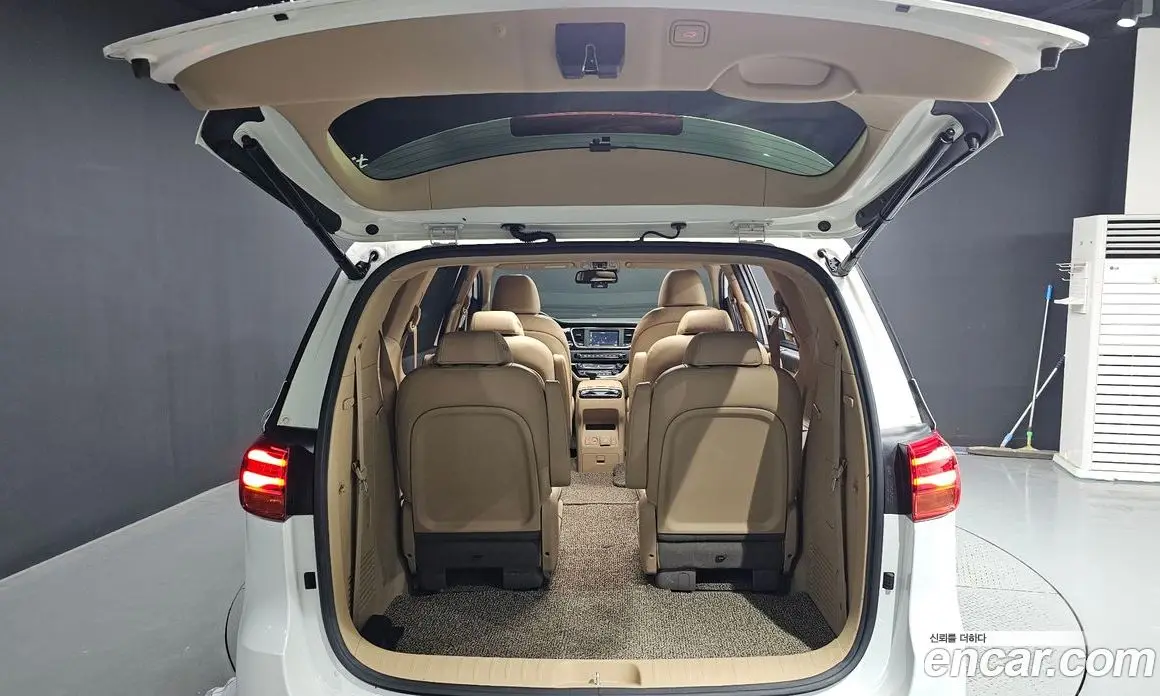 Kia Carnival 2019 2.2 автомат (гидро), фото 20