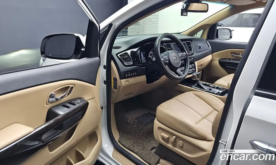 Kia Carnival 2019 2.2 автомат (гидро), фото 10