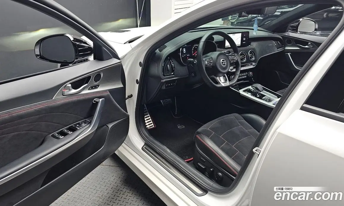 Kia Stinger 2020 3.3 автомат (гидро), фото 12 Kia Stinger 2020 3.3 автомат (гидро), фото 12