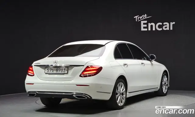 Mercedes-Benz E-Class 2019 1.9 автомат (гидро), миниатюра 2