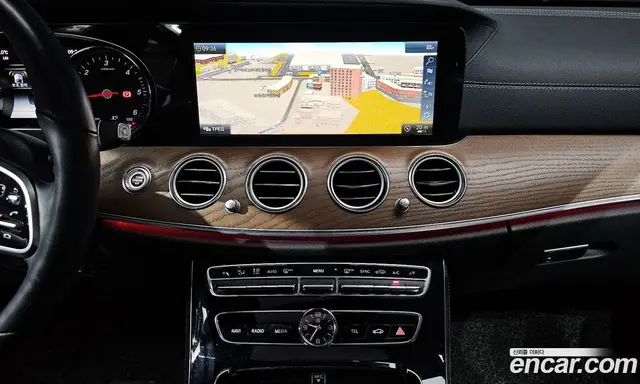 Mercedes-Benz E-Class 2019 1.9 автомат (гидро), миниатюра 12