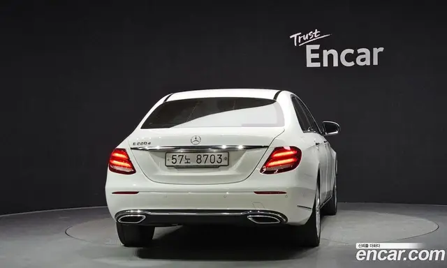 Mercedes-Benz E-Class 2019 1.9 автомат (гидро), миниатюра 4