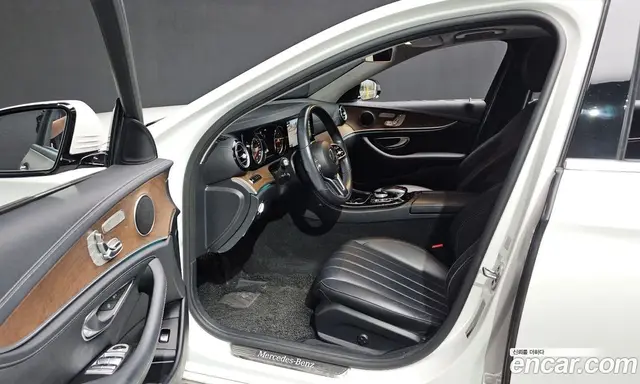 Mercedes-Benz E-Class 2019 1.9 автомат (гидро), миниатюра 10