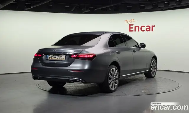 Mercedes-Benz E-Class 2023 2.0 автомат (гидро), миниатюра 2