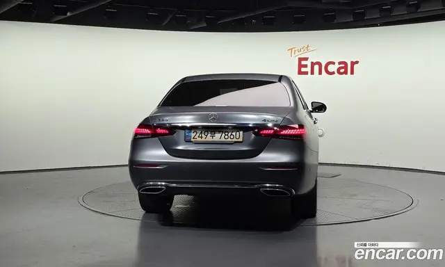 Mercedes-Benz E-Class 2023 2.0 автомат (гидро), миниатюра 4