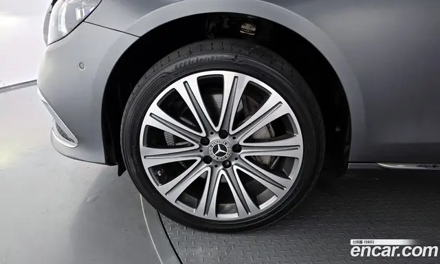 Mercedes-Benz E-Class 2023 2.0 автомат (гидро), миниатюра 5