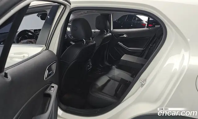 Mercedes-Benz GLA-Class 2017 2.0 автомат (гидро), миниатюра 12