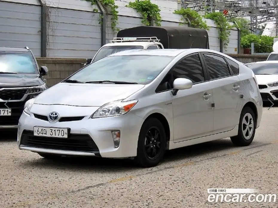 Toyota Prius 2013 1.8 автомат (гидро), фото 2 Toyota Prius 2013 1.8 автомат (гидро), фото 2