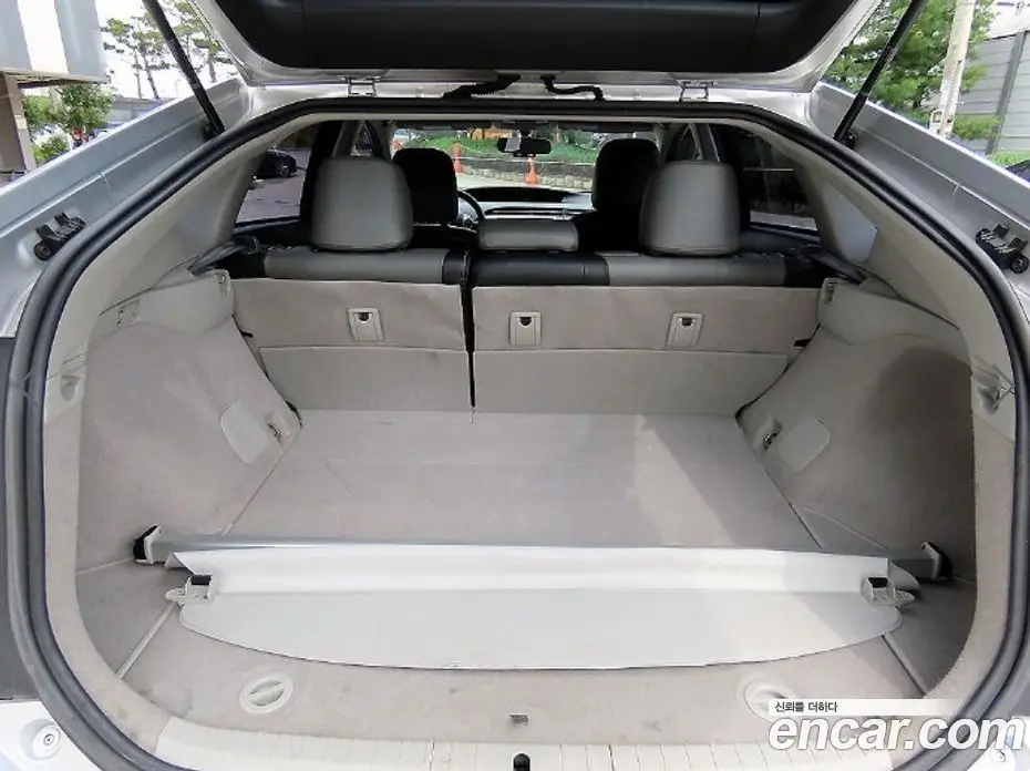 Toyota Prius 2013 1.8 автомат (гидро), фото 18 Toyota Prius 2013 1.8 автомат (гидро), фото 18