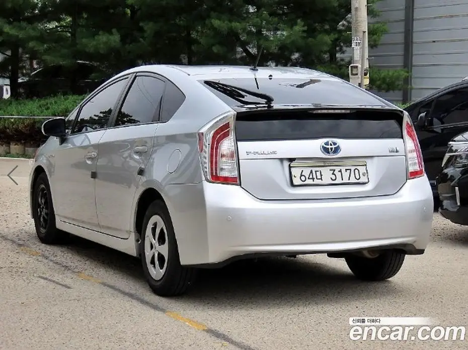 Toyota Prius 2013 1.8 автомат (гидро), фото 3 Toyota Prius 2013 1.8 автомат (гидро), фото 3