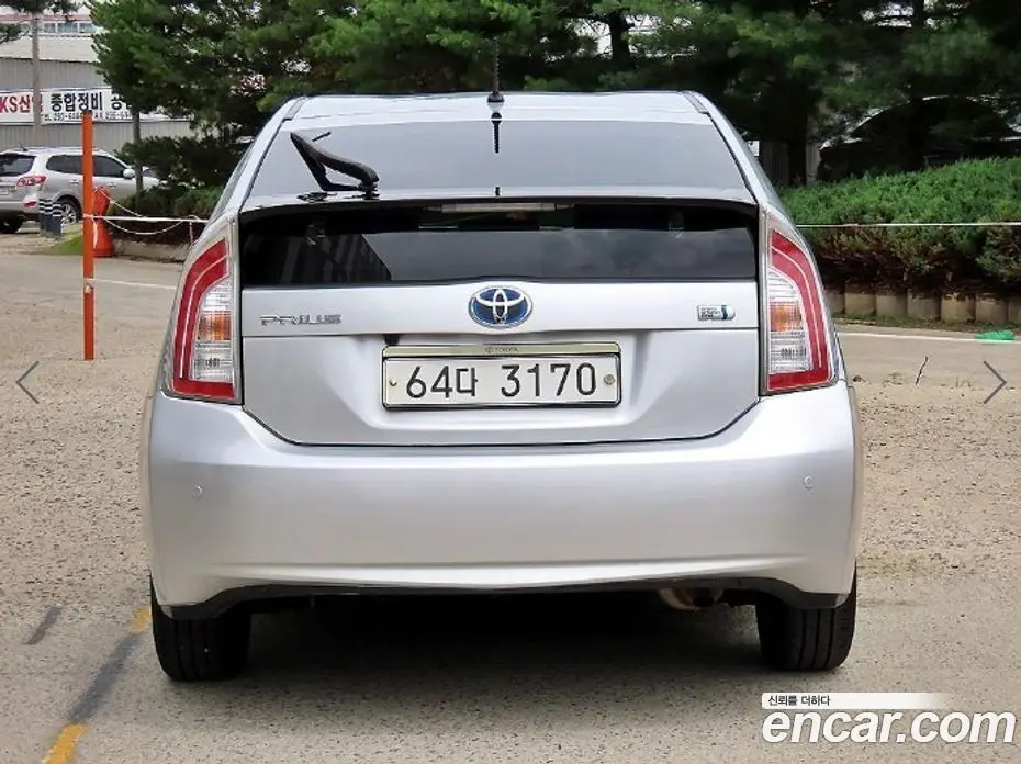 Toyota Prius 2013 1.8 автомат (гидро), фото 4 Toyota Prius 2013 1.8 автомат (гидро), фото 4