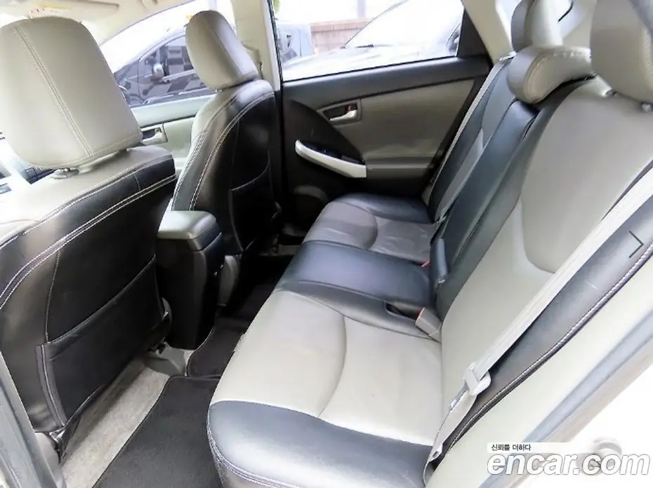 Toyota Prius 2013 1.8 автомат (гидро), фото 6 Toyota Prius 2013 1.8 автомат (гидро), фото 6