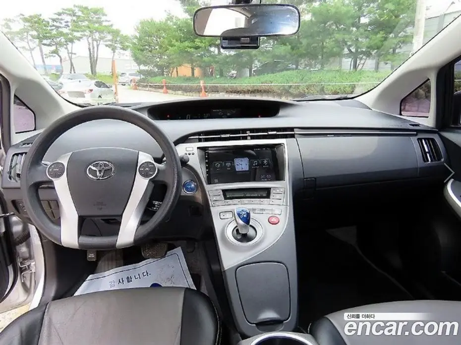 Toyota Prius 2013 1.8 автомат (гидро), фото 7 Toyota Prius 2013 1.8 автомат (гидро), фото 7
