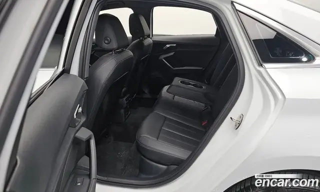 Audi A3 2024 2.0 автомат (гидро), миниатюра 11