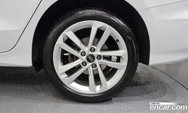 Audi A3 2024 2.0 автомат (гидро), миниатюра 5